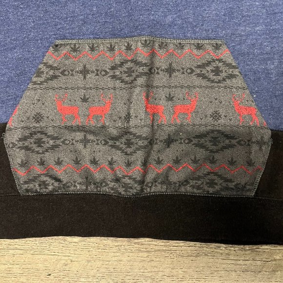 On The Byas Reindeer Tribal Design Sweater Men's Large W/ Pockets - Picture 3 of 6